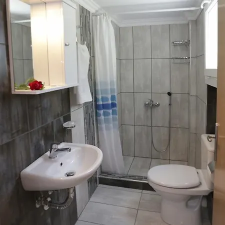 Anna Hotel *